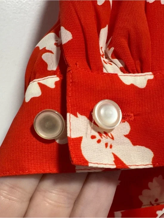 Red Floral Blouse with Contrast Peter Collar 06-0207 - Picture 4 of 11